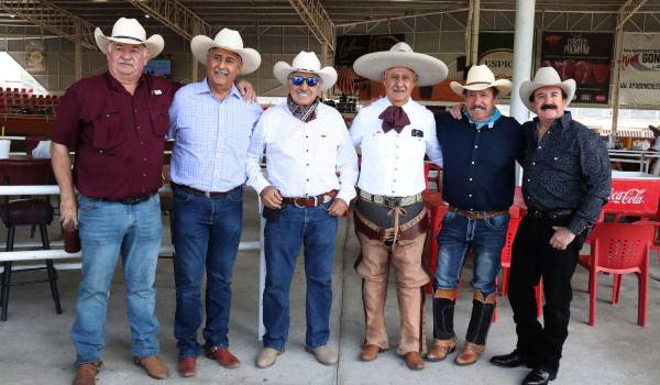 Jaime Valdés, Gustavo Dávila, Francisco Coss, Lito Dávila, Aquiles Coss y Abelardo González.