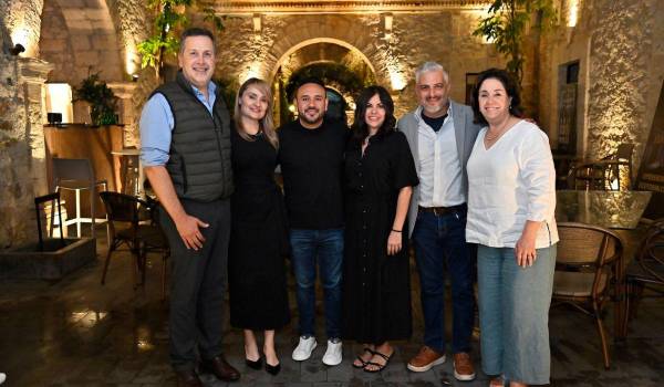 Armando Castilla, Magaly Franco, José Santillán, Alejandra Cortés, Alejandro Hinojosa y Luisa Castilla.