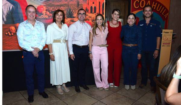 Juan Ramón Cárdenas, Martha Moncada, Luis Olivares, Cristina Amezcua, Lydia González, Sofía Delgadillo y Jesús Torres Gámez.