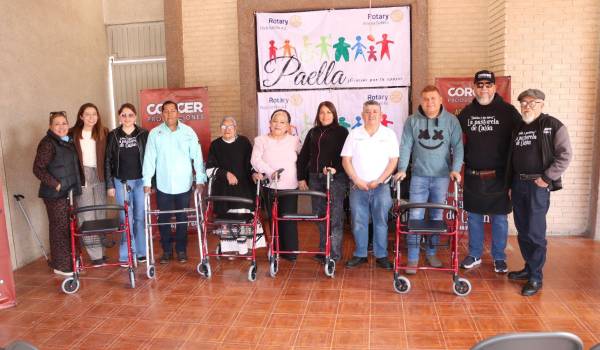 Pacientes del Hospital Universitario recibieron andadores como parte de la entrega de apoyos.
