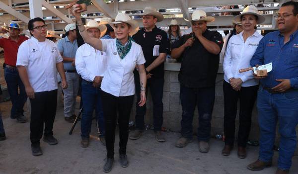 Paty Lomelí, entre brasas y sabores, lleva el arte del asado a otro nivel como jueza estelar en el reality “El Rey del Asador”. ¡Del norte para el país entero!