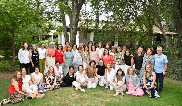 Con emoción, nostalgia y muchas ganas de abrazarse, se celebró el 50 aniversario de egresadas de secundaria del Colegio La Paz.