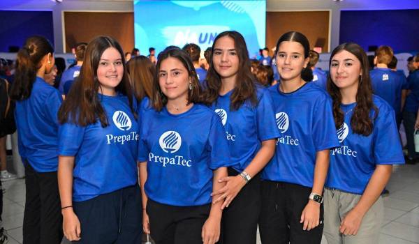 Roberta González, Mariela López, Inés Valdés, Eugenia Nieto y Renata Pepi.