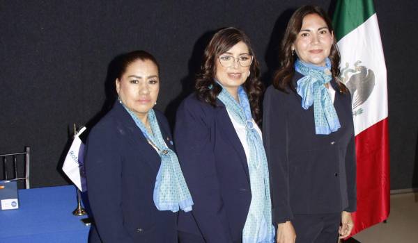 Mesa entrante, Ana Maldonado, Celina Castañuela y Diana Hernández.