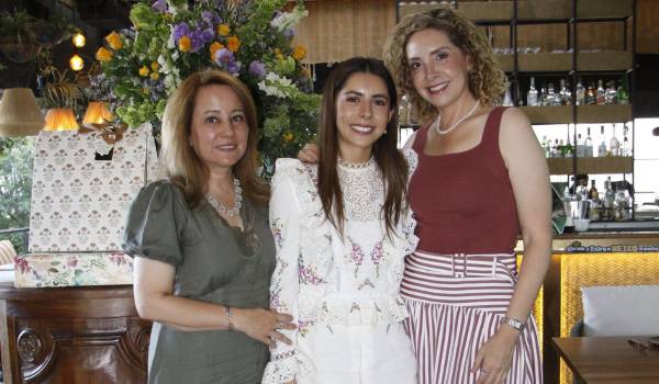 Gabriela con su suegra, Mini Blanco y su mamá Gabriela Zúñiga.