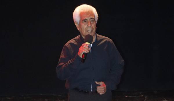 Manuel Reyes interpretando La Negra Noche.