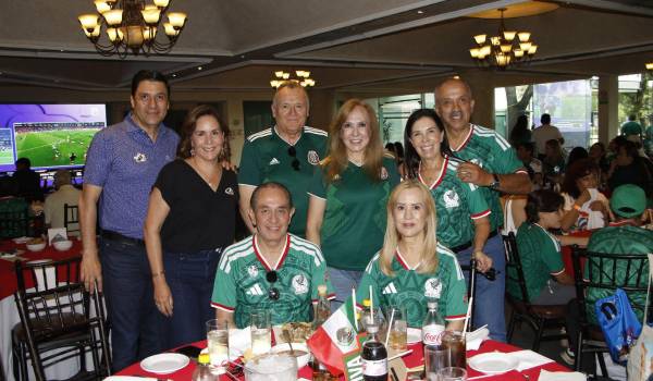 Jorge Chávez, Teté Gómez, Jaime Mejía, Miriam Cárdenas, Estela Ortiz, Héctor Cuéllar, Humberto Elizalde y Gisely González.