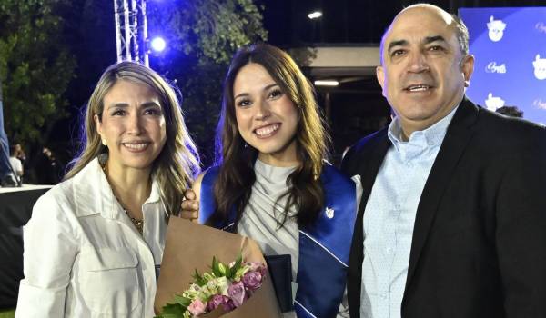Gabriela Bustamante, Paulina y Luis Hernández.