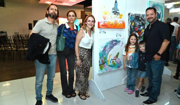 Ricardo Moreno, Mónica y Cynthia Robles, Paulina, Lucas y Héctor de León.