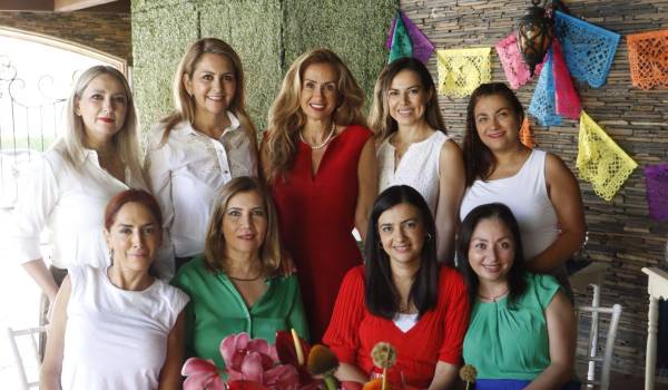 Celina Martínez, Nidia Martínez, Nancy Richards, Lucy Méndez, Lily Barajas, Mónica Robles, Nora Farías, Gaby de León y Cecy Castillo, integrantes del Club Tulipán.