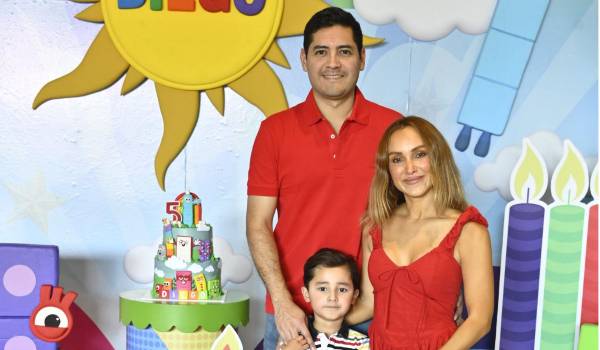 Diego con sus papás, Jesús Briseño y Dinorah Téllez.