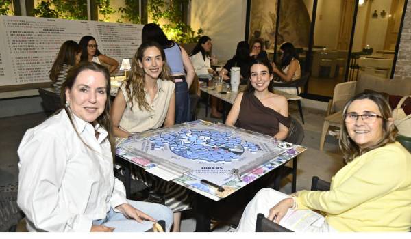 Rosa Elva López, Lorena y Erika Cortés y Mara Garza.