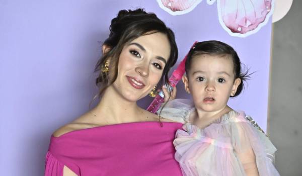 Irene con su hija Ana Elena Prado.