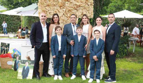Mario Mata, Marifer Arzuaga y Mario Mata; Alfonso Valdés, Mónica Lozano y Darío Valdés; Mónica Flores y Diego Gándara con Diego Gándara.