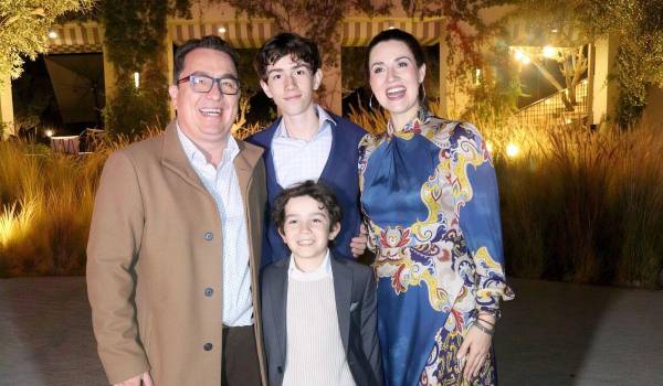 Francisco de la Peña Turner y Ana Violeta Horta con sus hijos, Daniel y Diego.