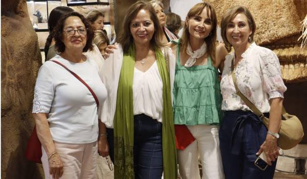 Patricia Mariscal, Ileana Melo de de las Fuentes, María Hortensia Lomelí y Eloína Lozano.