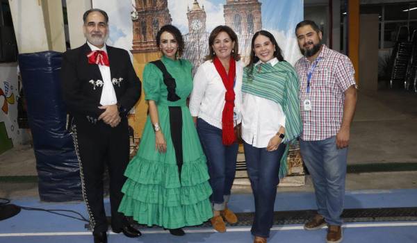 El director del COLAM, Jorge Alanís, Yadhira González, Olga Alanís, Silvia Meneces y Benito Gaytán.