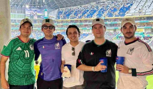 Aficionados saltillenses en el mundial.