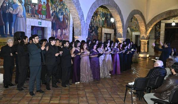 Intérpretes de la Compañía de Ópera de Saltillo durante la gala “Trilogía”, inicio de su nueva temporada.