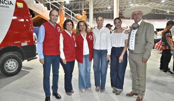 Sergio Pérez, Yoyis Flores de Pérez, Minis Blanco de Dávila, Alejandra, Elena y Leonardo Dávila.