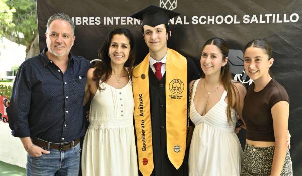 Javier Gómez, Lizeth Meri, Javier, Mariel y Marian Gómez.