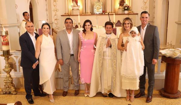 Julio Garza, Úrsula Guzmán, Silvano Alcántara, Liliana González, Padre Michel Errecart, Ana Laura González, Silvana Alcántara y Cruz Aguirre.