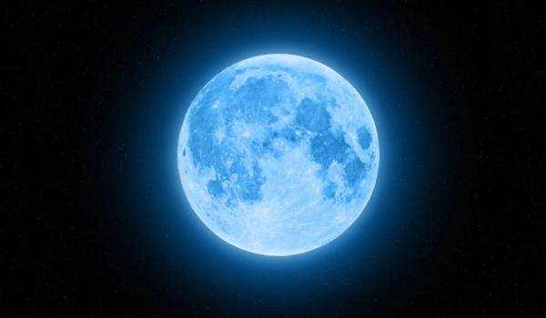 La rareza de la Luna Azul se convierte en una metáfora sobre la vida, la existencia y los momentos irrepetibles que nos transforman.