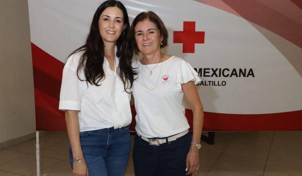 Yoyis Pérez con su mamá, Yoyis Flores, presidenta del Comité de Damas de la Cruz Roja.