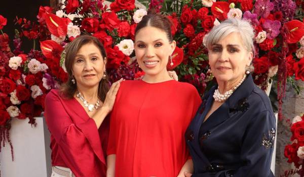María con su suegra y madre, Cecilia Vázquez y Maripaz Ramírez.