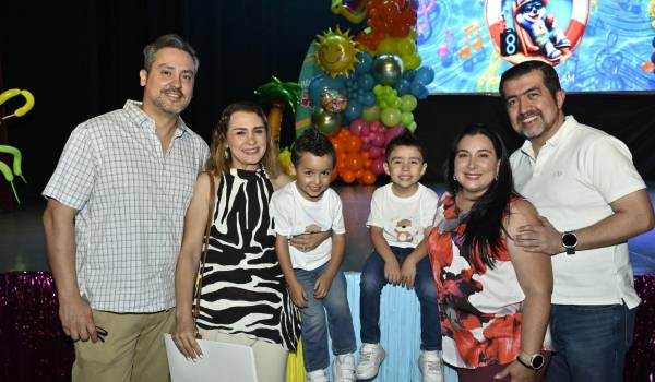 Mauricio Villarreal, Cynthia Armendáriz, Marcelo Villarreal, Leonardo Noriega, Gloria Peart y Salvador Noriega.