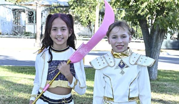 Emilia González y Eva Valdés.