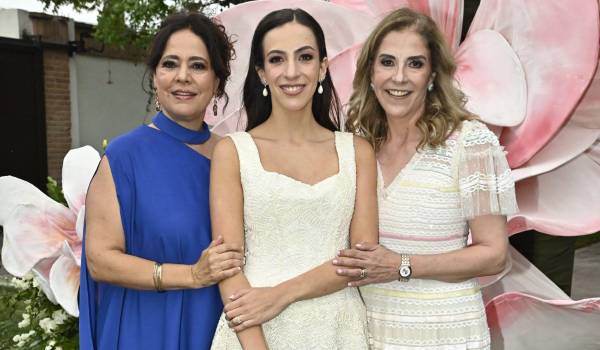 Rosa Claudia Siller de Rodríguez, Paola Ortega y Paola Duarte de Ortega.