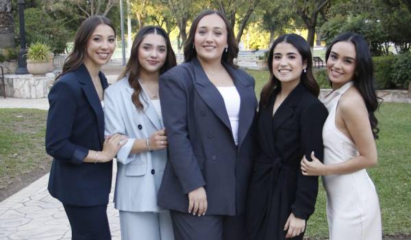 Sofia Cepeda, Ashley Esquivel, Olga Durón, Paloma Ramos y Ángela Gil.