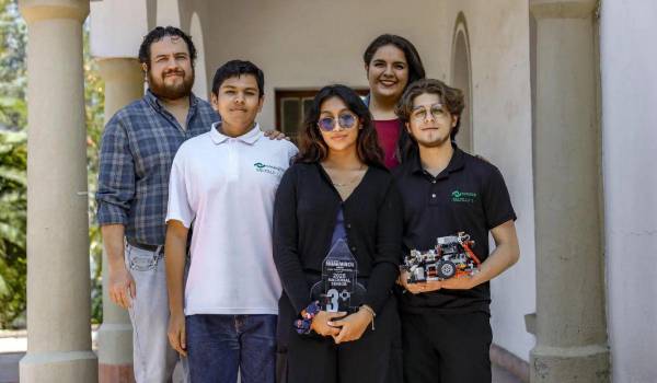 Equipo de jóvenes de robótica.