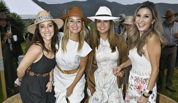 Melissa Garza, Mónica Leal, Sara Viñiegra y Denisse García.