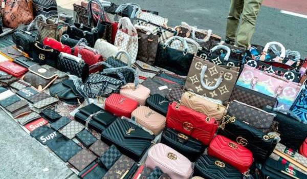 Las réplicas de lujo ganan terreno frente a un mercado cada vez menos exclusivo.