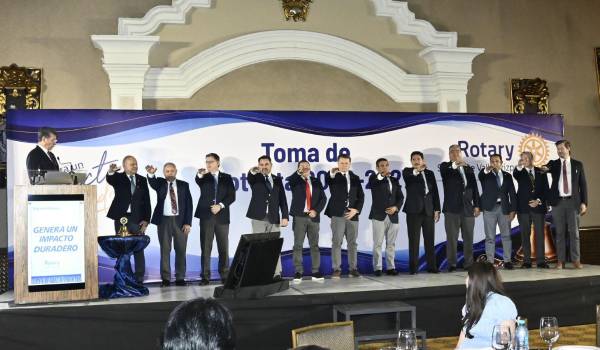Carlos Orta rindió protesta como presidente del Club Rotario Saltillo de Valle Arizpe acompañado por autoridades y socios.