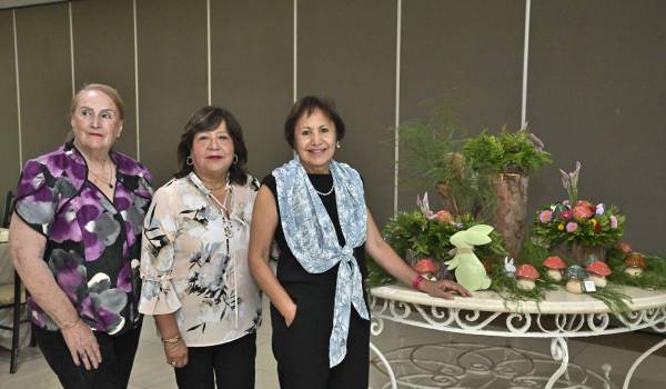 Anfitrionas: Silvia Morales de Yáñez, Elsa María Meneses de Rangel y Eva Romero de Chapa.
