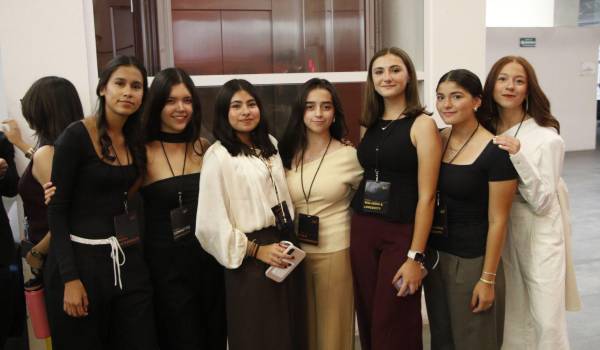 Sofia Aguirre, Constanza Rivas, Regina Medrano, Miranda Osuna, Tamara Garza, Shadid Alfaro y Roxana González.