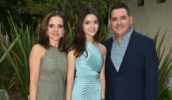 Alejandra Garza, Mariale y Carlos Morales.