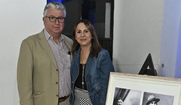 Ariel Gutiérrez y María Elena Saldaña.