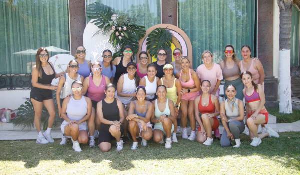 Dinorah con todas sus amigas.