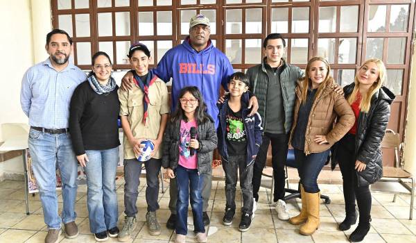 José Antonio Domínguez, Cristina Sosa, Santiago Domínguez, Gabe Northern, Mackenzie Leonor Mora Chu, José Julian Herrera, Brian, Rosy y Sandy Dueñas.