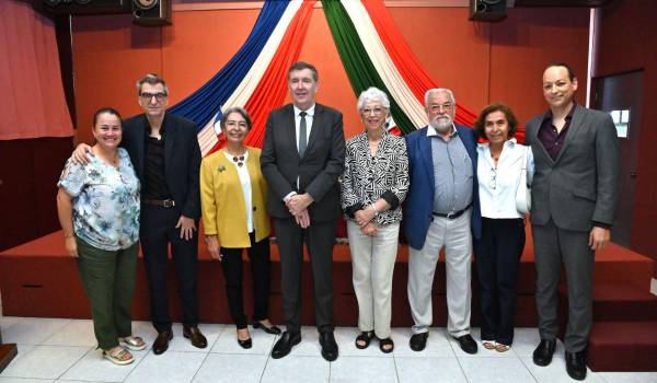 Catalina Pérez Berumen, José Manuel Blanco, Aurora Bustillos Garfias, M. Pierre Raynaud, Ana Espinosa Mireles, Héctor Poblette Miranda, María Eugenia Bustillos y Héctor Poblette Espinosa.