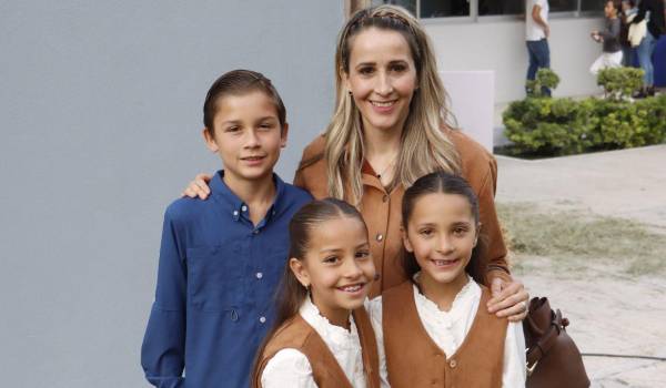 Tamara Valdés, Victoriano, Ximena y Carolina de las Fuentes.