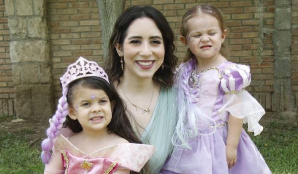 Katalina con su mamá, Paulina de la Torre y su hermana, Loretto Randall.