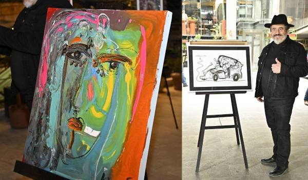 Juan Sebastián Barberá y parte de su obra expuesta.