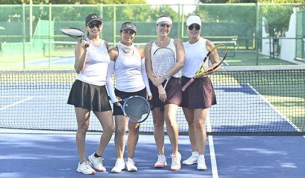Julia Medrano, Martha Quest, Marcela Dávila y Leslie Dewey.