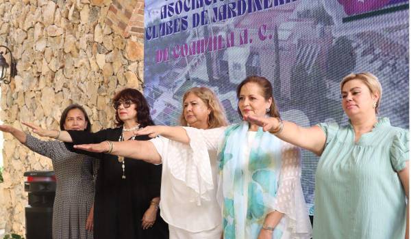 Toma de protesta por la nueva mesa directiva.