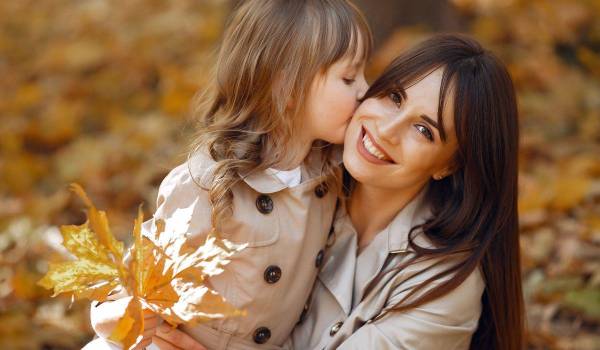 La maternidad: un viaje de amor, lecciones y soledad, donde aprender a salir del hoyo también es aprender a encontrarse a una misma.